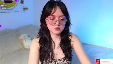 Snapshot of suzumi_ chatting on 02-15-25, 05:51 Jadde online show from 02-15-25, 05:51