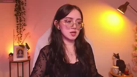 Snapshot of suzumi_ chatting on 10-22-25, 04:57 Jadde online show from 10-22-25, 04:57