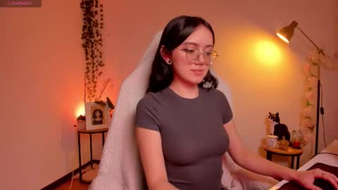 Snapshot of suzumi_ chatting on 10-24-25, 07:16 Jadde online show from 10-24-25, 07:16