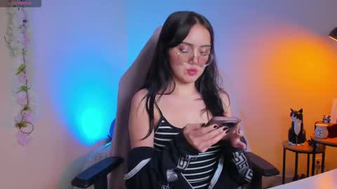 Snapshot of suzumi_ chatting on 03-06-26, 05:04 Jadde online show from 03-06-26, 05:04