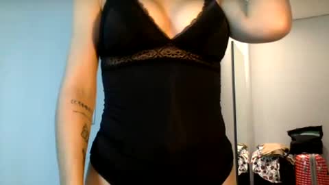 Snapshot of suzysummerrrrrrrrr chatting on 02-03-25, 01:19 The real sugar baby Suzy Summer online show from 02-03-25, 01:19