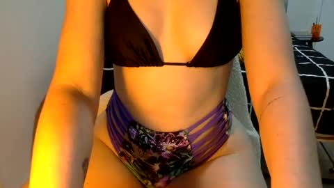 Snapshot of suzysummerrrrrrrrr chatting on 02-15-25, 08:11 The real sugar baby Suzy Summer online show from 02-15-25, 08:11