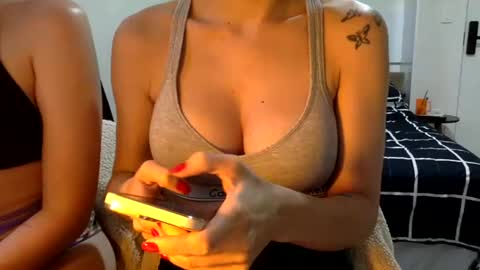 Snapshot of suzysummerrrrrrrrr chatting on 02-18-25, 01:00 The real sugar baby Suzy Summer online show from 02-18-25, 01:00