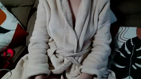 Snapshot of suzysummerrrrrrrrr chatting on 10-18-25, 08:37 The real sugar baby Suzy Summer online show from 10-18-25, 08:37