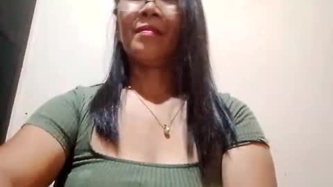 Snapshot of suzzie_hot chatting on 12-04-25, 10:40 suzzie_hot online show from 12-04-25, 10:40