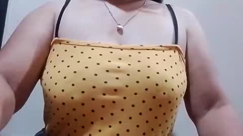 Snapshot of suzzie_hot chatting on 01-17-26, 01:05 suzzie_hot online show from 01-17-26, 01:05