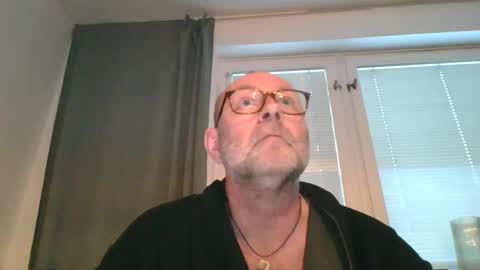 Snapshot of svenskdaddy chatting on 12-23-24, 08:11 svenskdaddy online show from 12-23-24, 08:11