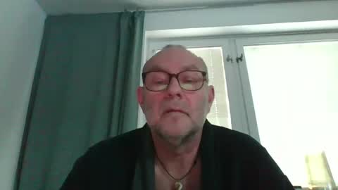 Snapshot of svenskdaddy chatting on 01-16-25, 08:43 svenskdaddy online show from 01-16-25, 08:43