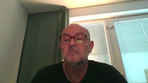 Snapshot of svenskdaddy chatting on 02-03-25, 07:40 svenskdaddy online show from 02-03-25, 07:40