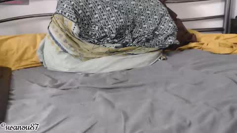 Snapshot of swanou87 chatting on 10-21-25, 01:01 swanou87 online show from 10-21-25, 01:01