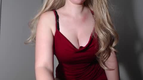 sweat_mia online show from 09-10-25, 07:52