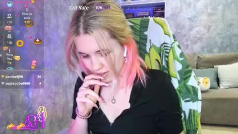 Snapshot of sweeet_bee chatting on 01-22-25, 09:02 Melisa online show from 01-22-25, 09:02