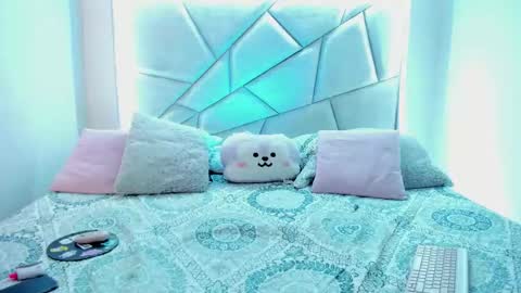 Snapshot of sweeetcruvyx chatting on 01-06-26, 09:50 Nikki model independent online show from 01-06-26, 09:50