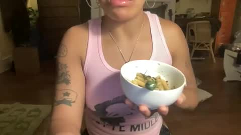 Snapshot of sweeetg1rl chatting on 01-16-26, 12:36 june online show from 01-16-26, 12:36