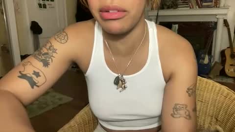 Snapshot of sweeetg1rl chatting on 02-20-26, 01:24 june online show from 02-20-26, 01:24