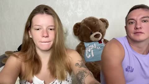 Snapshot of sweet__bunnies chatting on 09-29-25, 07:13 Mia and Robert online show from 09-29-25, 07:13