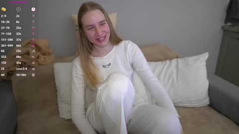 Snapshot of sweet__michelle chatting on 12-17-25, 09:32 Michelle online show from 12-17-25, 09:32