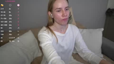 Snapshot of sweet__michelle chatting on 12-19-25, 09:33 Michelle online show from 12-19-25, 09:33