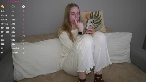 Snapshot of sweet__michelle chatting on 12-20-25, 09:44 Michelle online show from 12-20-25, 09:44