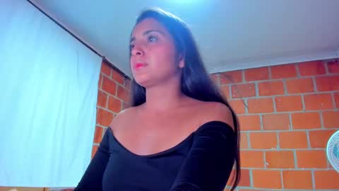 Snapshot of sweet_and_hot_alaia chatting on 09-26-25, 03:43 sweet and hot alaia online show from 09-26-25, 03:43
