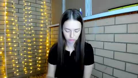 Snapshot of sweet_bun__ chatting on 06-23-26, 06:50 Christina online show from 06-23-26, 06:50