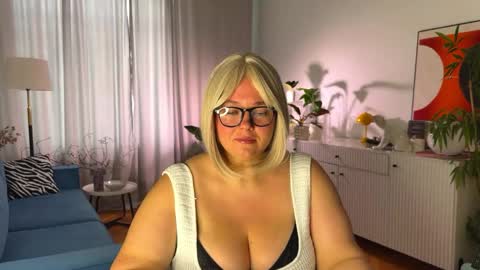 Caroline online show from 04-23-26, 05:52