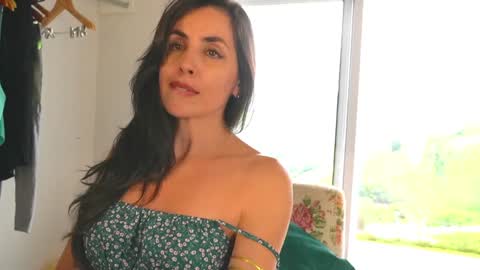 Snapshot of sweet_chilli_ chatting on 01-02-25, 03:40 Bruna - Live on December - My wishlist online show from 01-02-25, 03:40