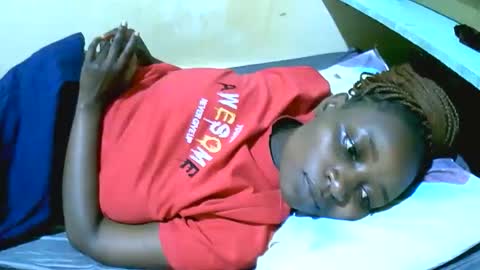 Snapshot of sweet_elena24 chatting on 10-28-25, 08:22 shillah online show from 10-28-25, 08:22