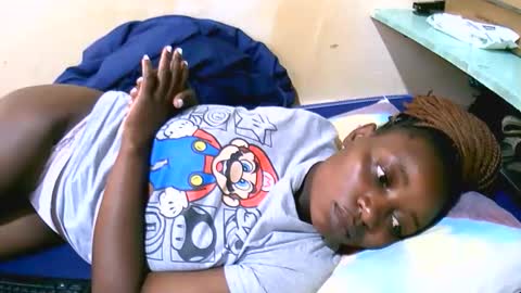 Snapshot of sweet_elena24 chatting on 11-21-25, 05:50 shillah online show from 11-21-25, 05:50