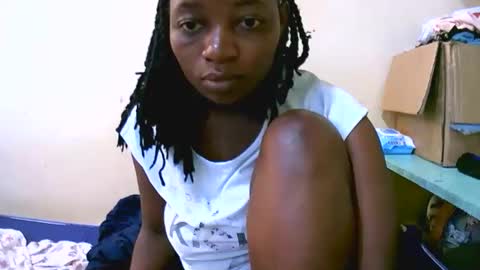 Snapshot of sweet_elena24 chatting on 01-14-26, 04:40 shillah online show from 01-14-26, 04:40