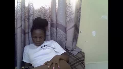 Snapshot of sweet_elisa001 chatting on 05-18-26, 09:15 Edah online show from 05-18-26, 09:15