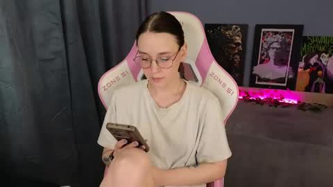Snapshot of sweet_frosty chatting on 05-24-26, 03:22 Alice online show from 05-24-26, 03:22