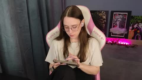 Snapshot of sweet_frosty chatting on 05-29-26, 03:26 Alice online show from 05-29-26, 03:26