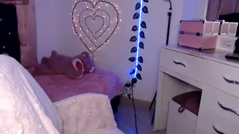 Snapshot of sweet_hannaah chatting on 06-21-26, 12:24 Hannah online show from 06-21-26, 12:24
