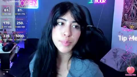Snapshot of sweet_joint_girl chatting on 04-13-26, 12:16 Dahnna online show from 04-13-26, 12:16