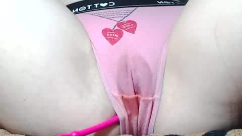 Snapshot of sweet_kitten25 chatting on 06-25-26, 08:19 Kitten online show from 06-25-26, 08:19