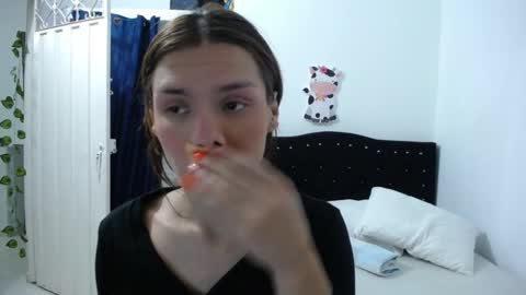 Snapshot of sweet_lady_16 chatting on 12-22-24, 11:31 Lady online show from 12-22-24, 11:31