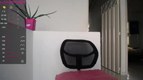 Snapshot of sweet_lady_16 chatting on 01-08-25, 09:01 Lady online show from 01-08-25, 09:01