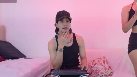Snapshot of sweet_litle_ chatting on 05-04-26, 12:34 Mia online show from 05-04-26, 12:34
