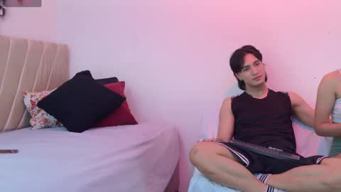 Snapshot of sweet_litle_ chatting on 05-11-26, 12:00 Mia online show from 05-11-26, 12:00