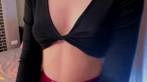 Snapshot of sweet_lynx chatting on 04-28-26, 05:18 Lana online show from 04-28-26, 05:18