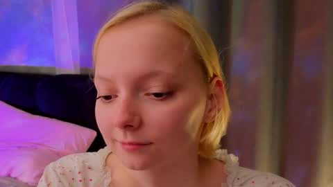 Snapshot of sweet_lynx chatting on 05-10-26, 05:07 Lana online show from 05-10-26, 05:07