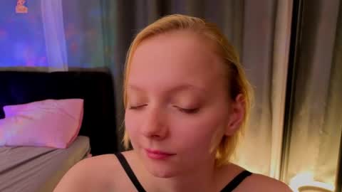 Snapshot of sweet_lynx chatting on 05-14-26, 04:47 Lana online show from 05-14-26, 04:47