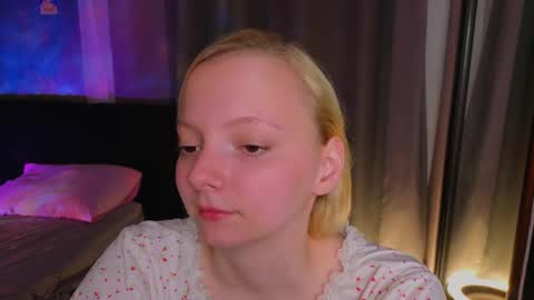 Snapshot of sweet_lynx chatting on 05-17-26, 05:20 Lana online show from 05-17-26, 05:20