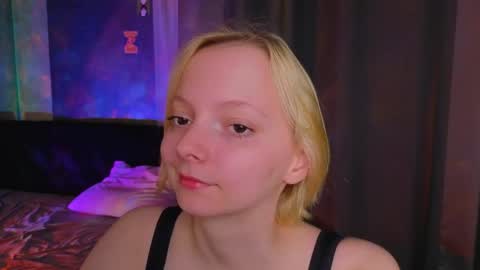 Snapshot of sweet_lynx chatting on 05-18-26, 05:19 Lana online show from 05-18-26, 05:19
