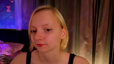 Snapshot of sweet_lynx chatting on 05-25-26, 05:19 Lana online show from 05-25-26, 05:19