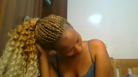 Linda online show from 03-26-26, 02:28