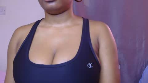 Snapshot of sweet_miah12 chatting on 06-23-26, 06:11 Queen debby online show from 06-23-26, 06:11