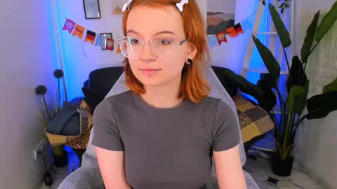 Snapshot of sweet_mika18 chatting on 10-05-25, 06:28 Mika online show from 10-05-25, 06:28