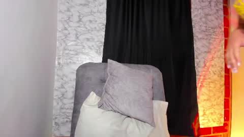 Snapshot of sweet_moniicaa chatting on 07-31-26, 03:06 Monica online show from 07-31-26, 03:06